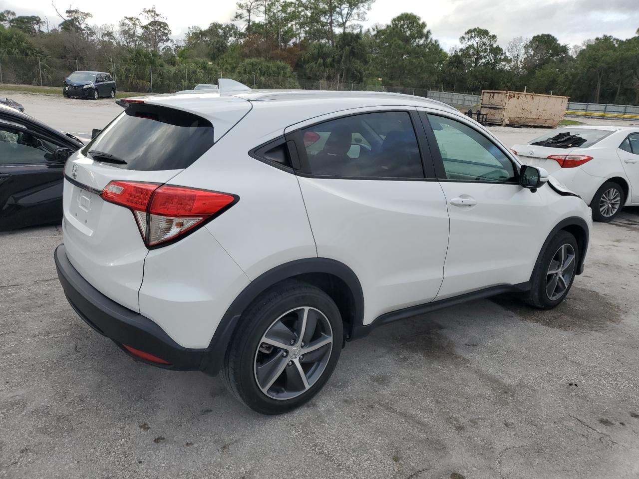 2021 Honda HR-V VIN 3CZRU5H52MM711589 Copart auction photo, front end / minor dent/scratches damage thumbnail 3