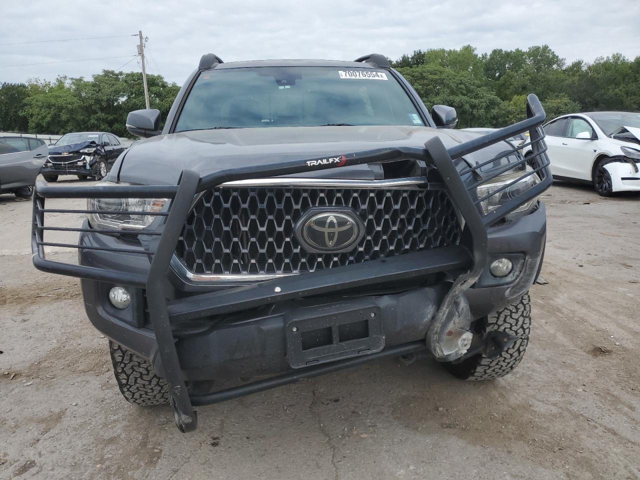 2018 Toyota Tacoma VIN 3TMCZ5AN4JM131862 Copart auction photo, all over / minor dent/scratches damage thumbnail 5
