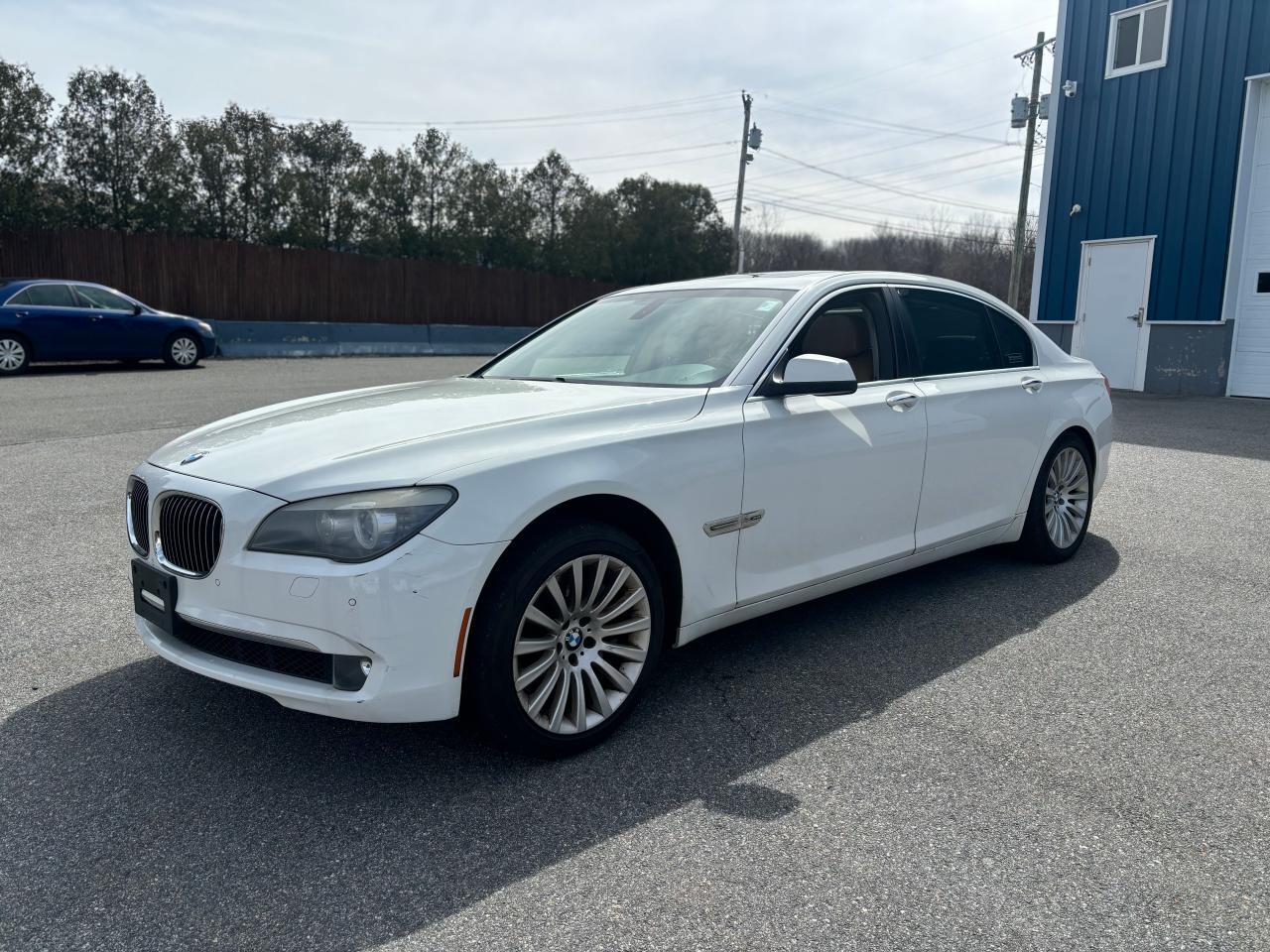 2012 BMW 7er VIN WBAKC8C58CC436987 Copart auction photo, normal wear damage thumbnail 2
