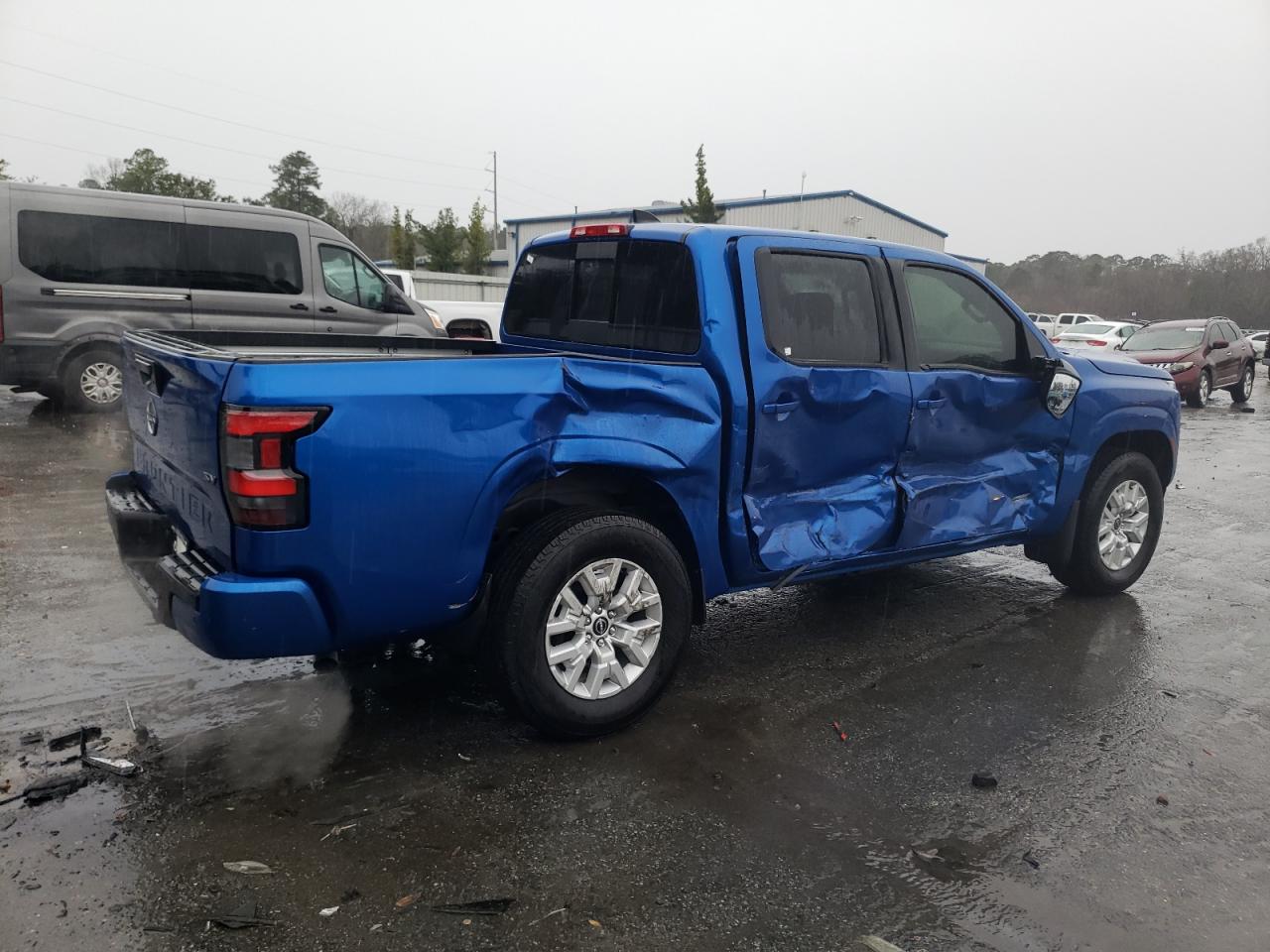 2024 Nissan Navara (Frontier) VIN 1N6ED1EJ1RN627904 Copart auction photo, side damage thumbnail 3