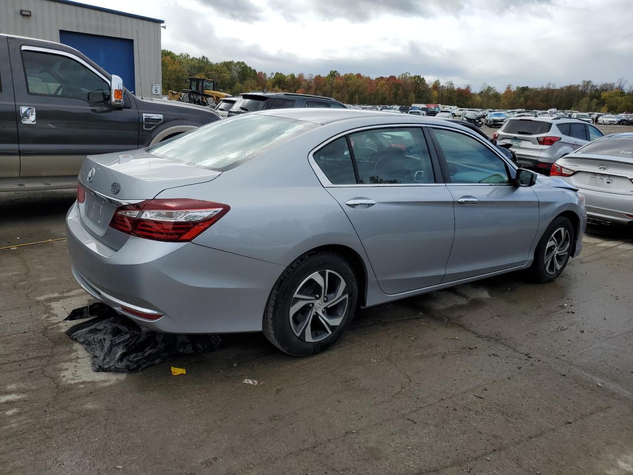 2017 Honda Accord VIN 1HGCR2F32HA308813 Copart auction photo, front end damage thumbnail 3
