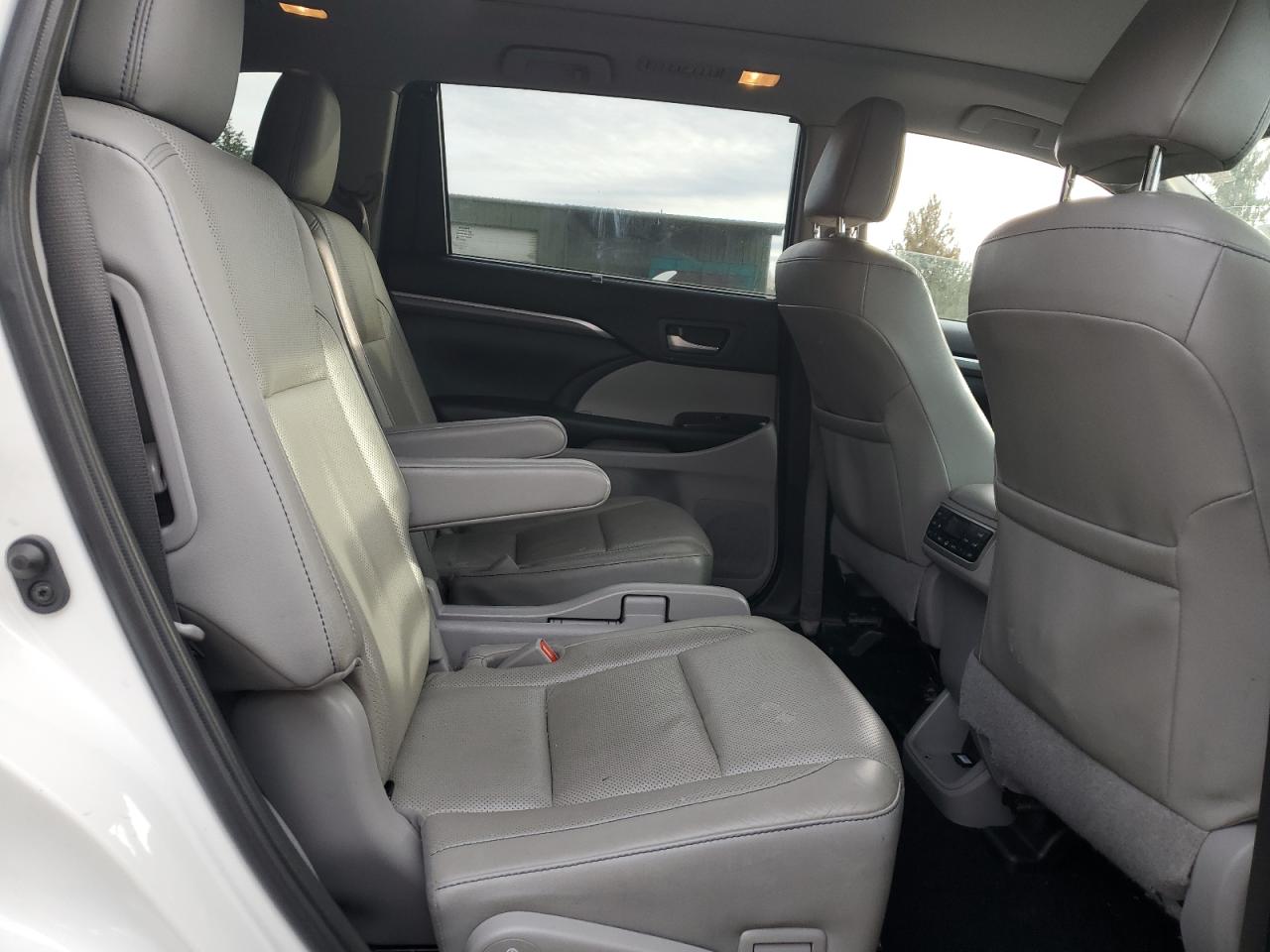 2019 Toyota Highlander VIN 5TDDZRFH3KS967453 Copart auction photo, rear end damage thumbnail 11