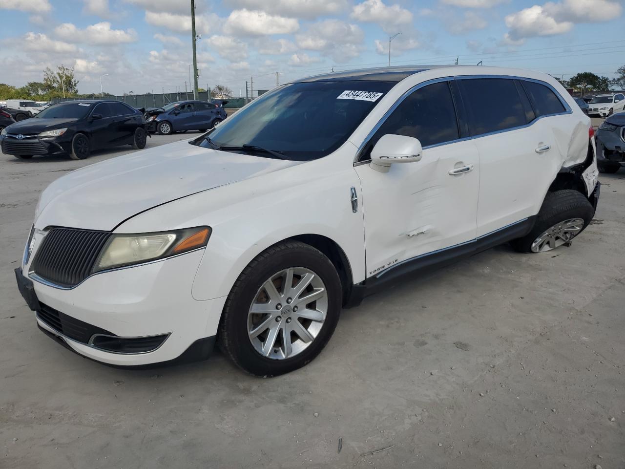2014 Lincoln MKT VIN 2LMHJ5NK6EBL56238 - Copart auction photo
