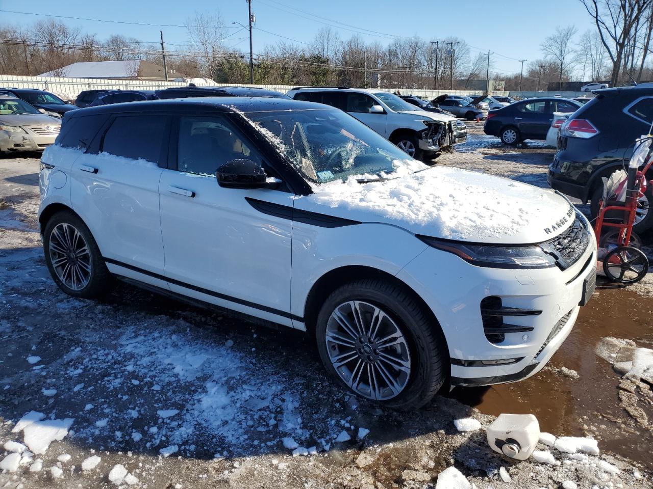 2024 Land Rover Range Rover VIN SALZL2FXXRH237505 Copart auction photo, side / front end damage thumbnail 4