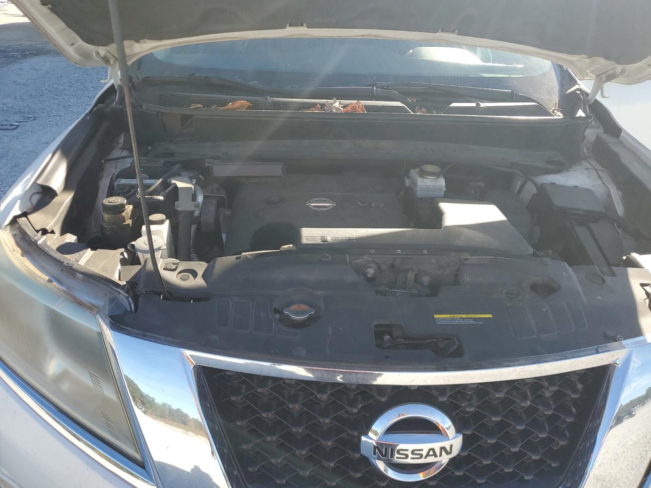 2013 Nissan Pathfinder VIN 5N1AR2MN2DC611563 Copart auction photo, front end / minor dent/scratches damage thumbnail 12