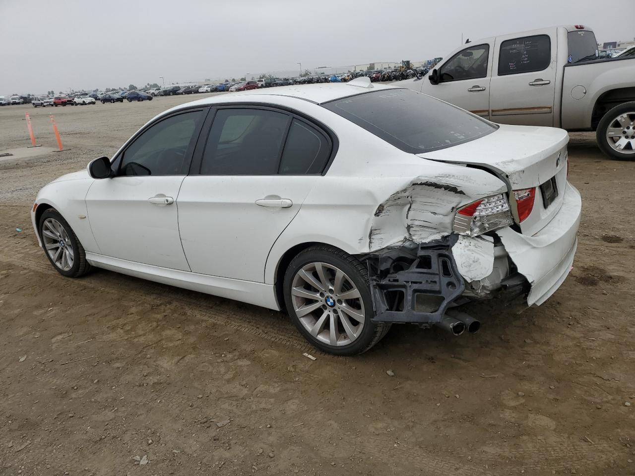 2011 BMW 3er VIN WBAPH5G50BNM82106 Copart auction photo, rear end damage thumbnail 2