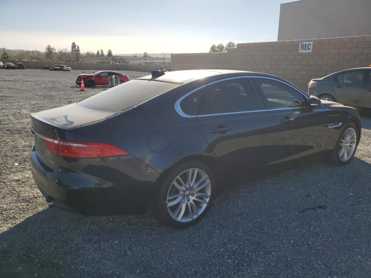 2017 Jaguar XF VIN SAJBE4BV0HCY33500 Copart auction photo, minor dent/scratches damage thumbnail 3