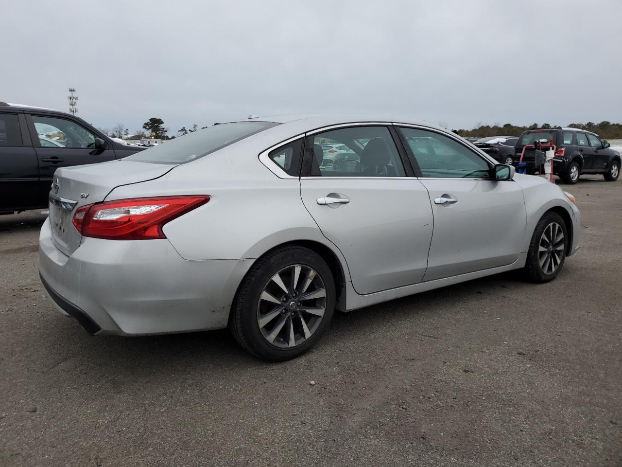 2017 Nissan Altima VIN 1N4AL3AP8HC253768 Copart auction photo, minor dent/scratches damage thumbnail 3