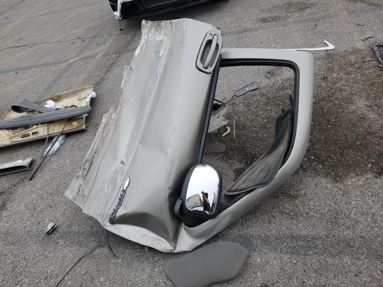 2001 Chevrolet Tahoe VIN 1GNEC13TX1R197580 Copart auction photo, side damage thumbnail 15
