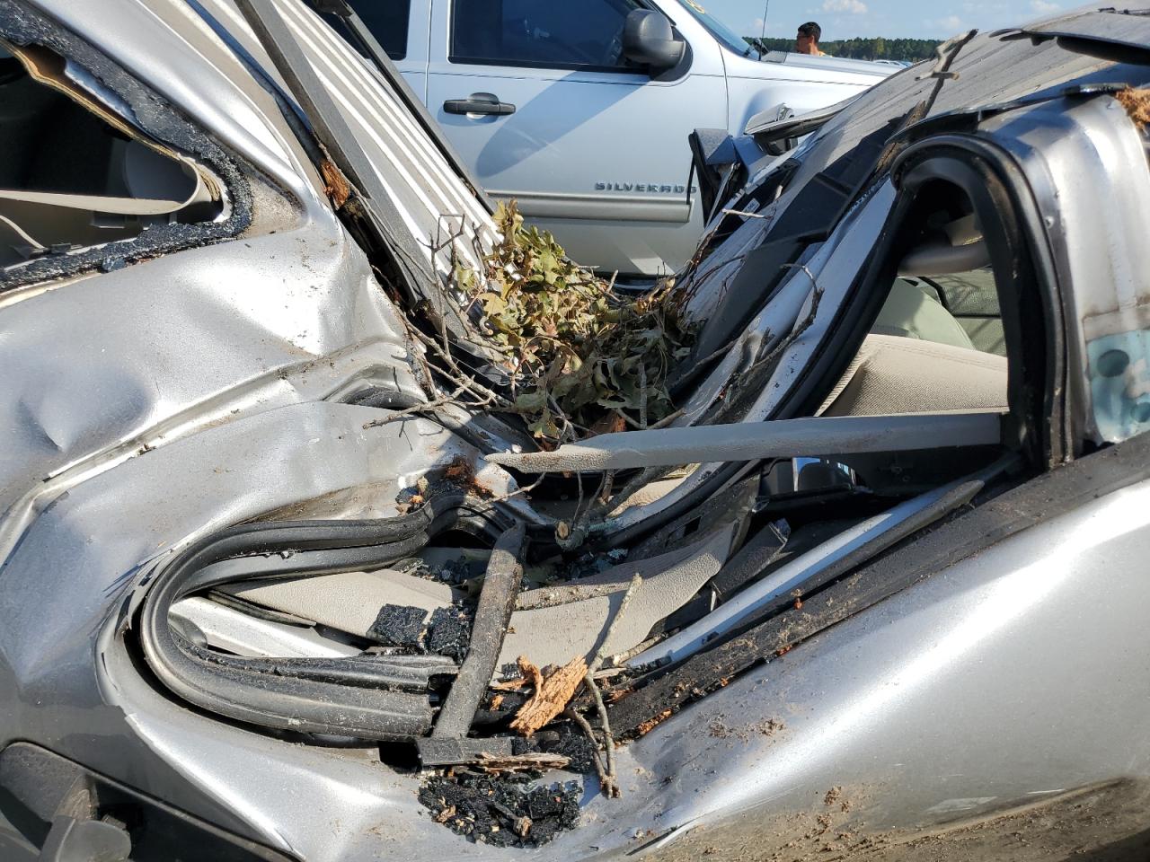 2006 Ford Explorer VIN 1FMEU63E56UA65766 Copart auction photo, top/roof damage thumbnail 10