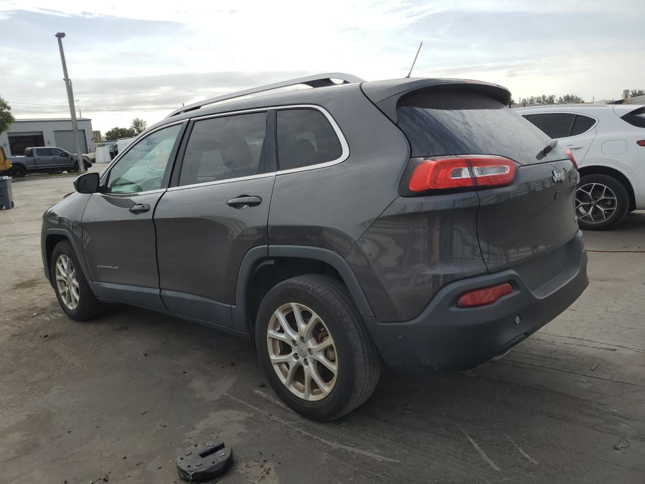 2016 Jeep Grand Cherokee VIN 1C4PJLCB9GW311850 Copart auction photo, front end / rear end damage thumbnail 2