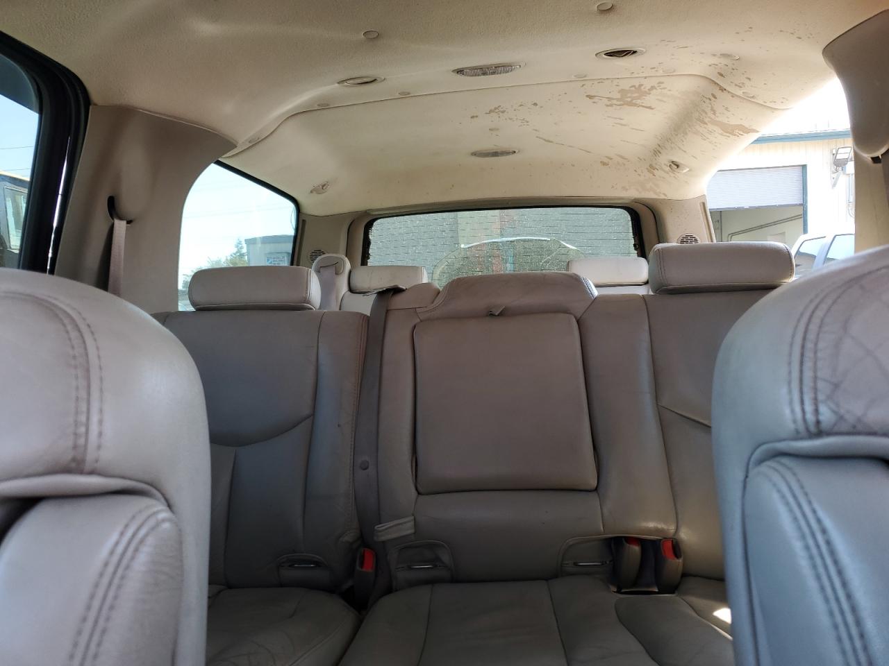 2004 Chevrolet Suburban VIN 3GNGK26G84G146065 Copart auction photo, all over damage thumbnail 10
