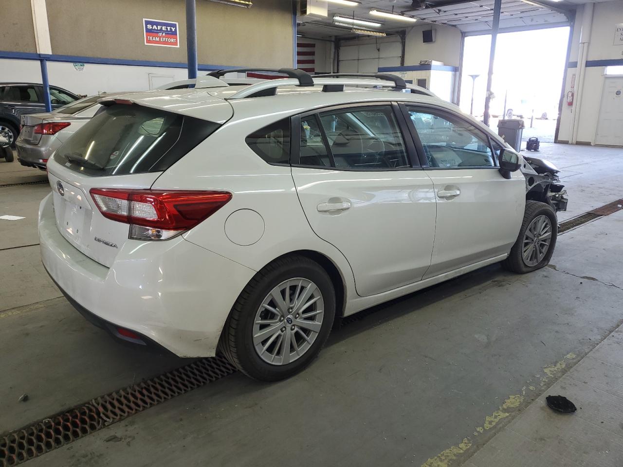 2018 Subaru Impreza VIN 4S3GTAB66J3701087 Copart auction photo, front end / side damage thumbnail 3