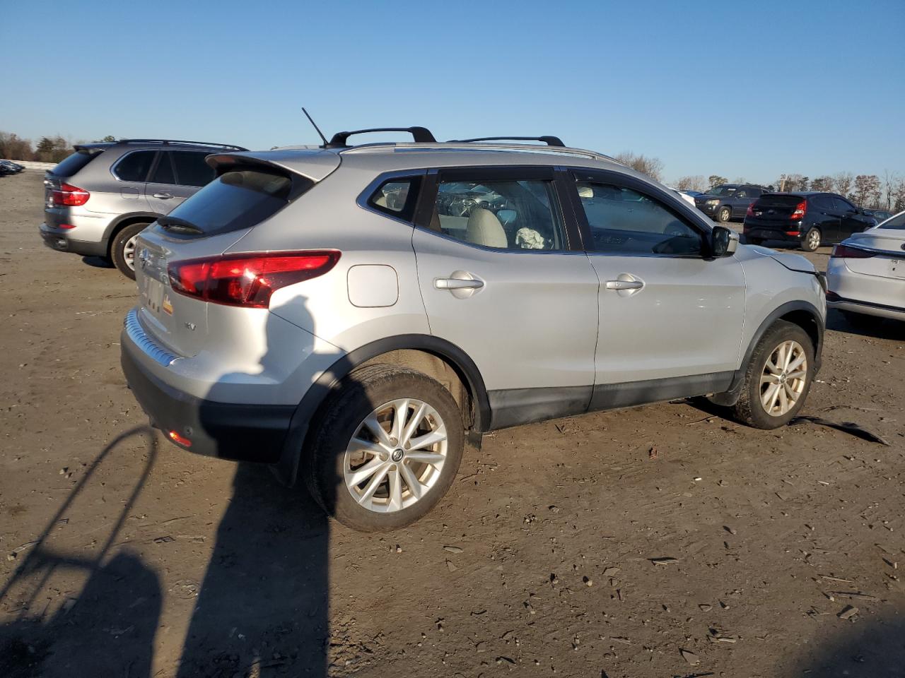 2019 Nissan Rogue VIN JN1BJ1CP6KW525958 Copart auction photo, front end / minor dent/scratches damage thumbnail 3
