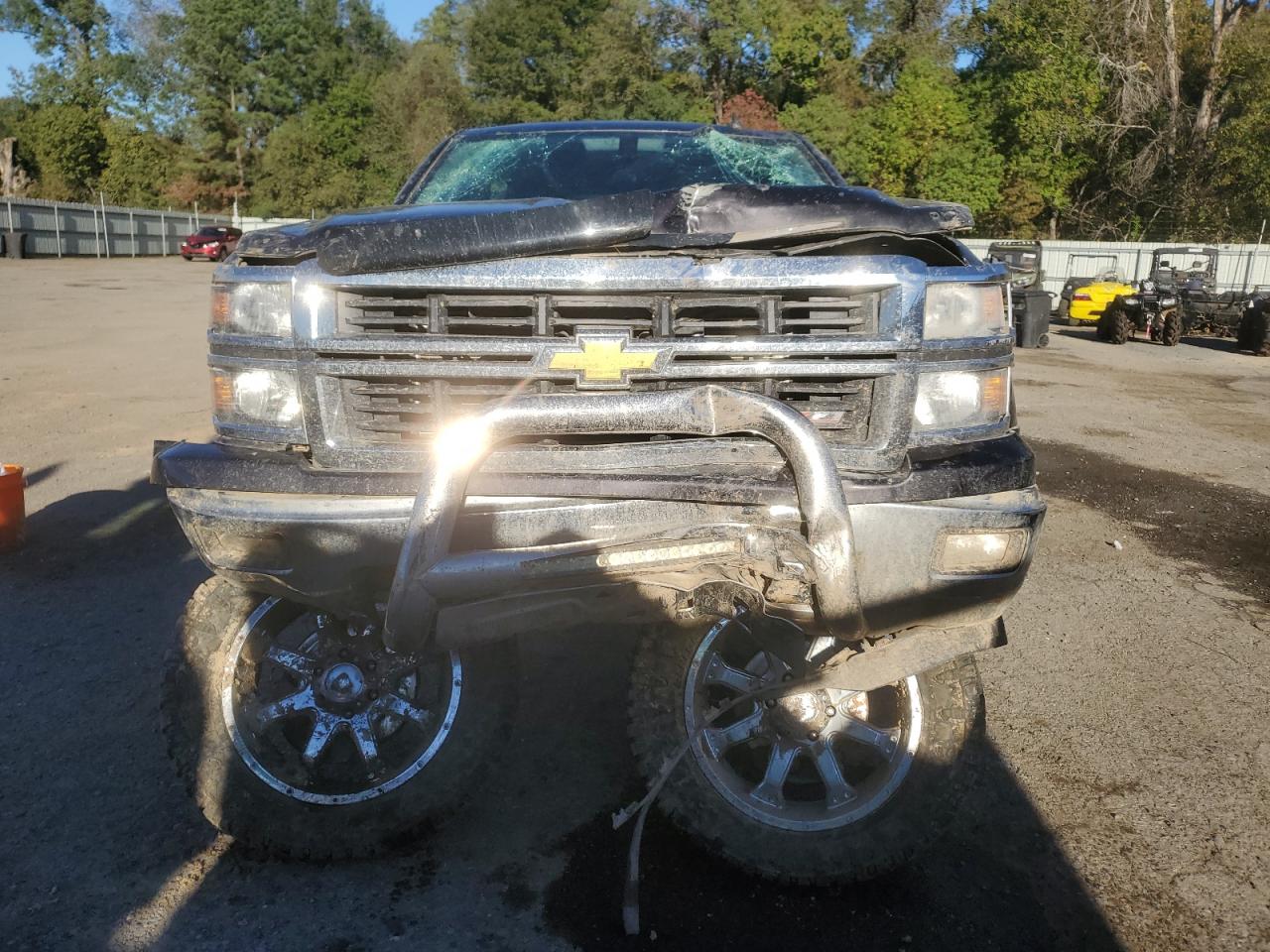2015 Chevrolet Silverado VIN 3GCUKREC5FG348920 Copart auction photo, side / front end damage thumbnail 5