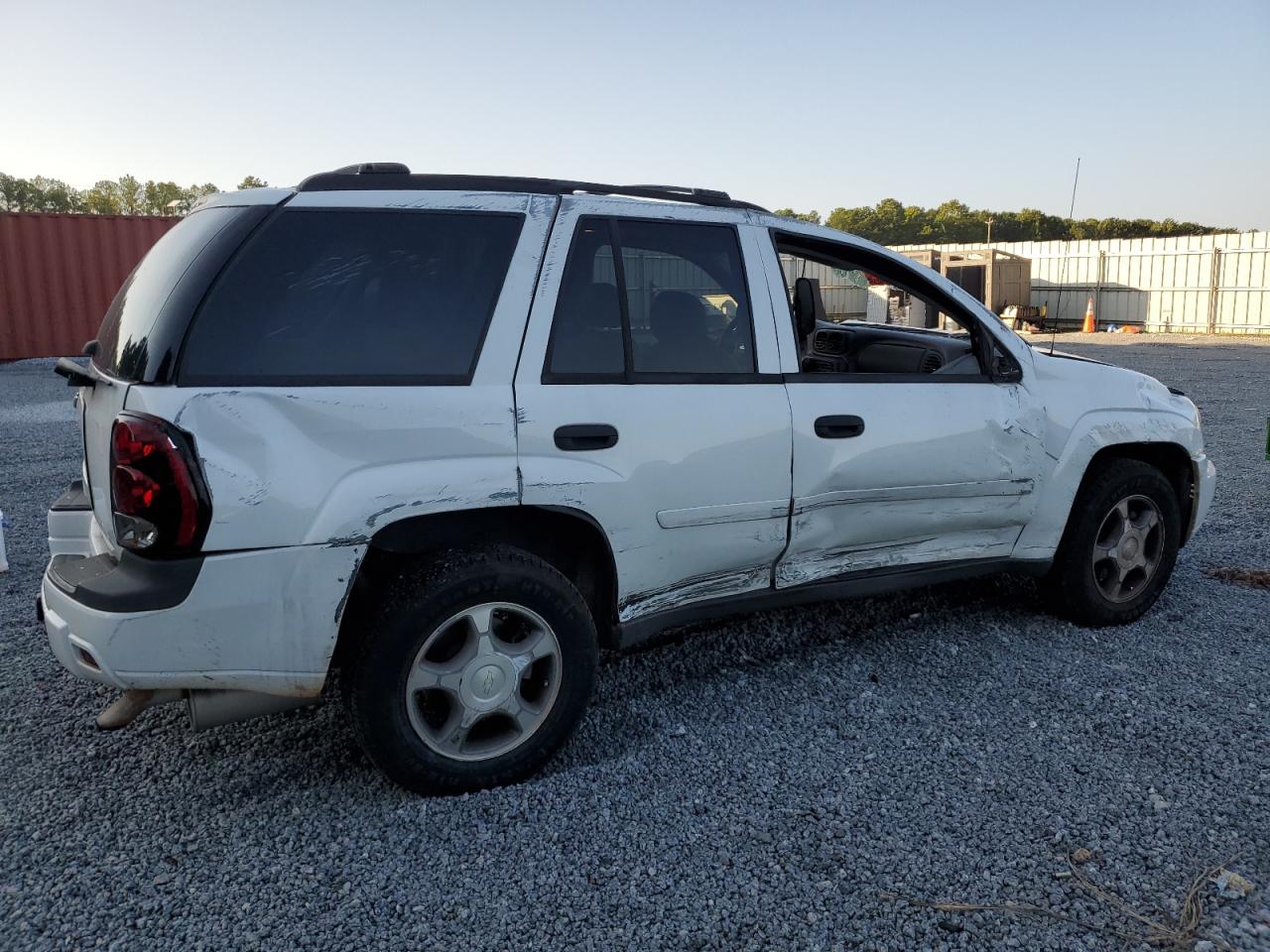 2007 Chevrolet TrailBlazer VIN 1GNDS13S172263201 Copart auction photo, all over damage thumbnail 3