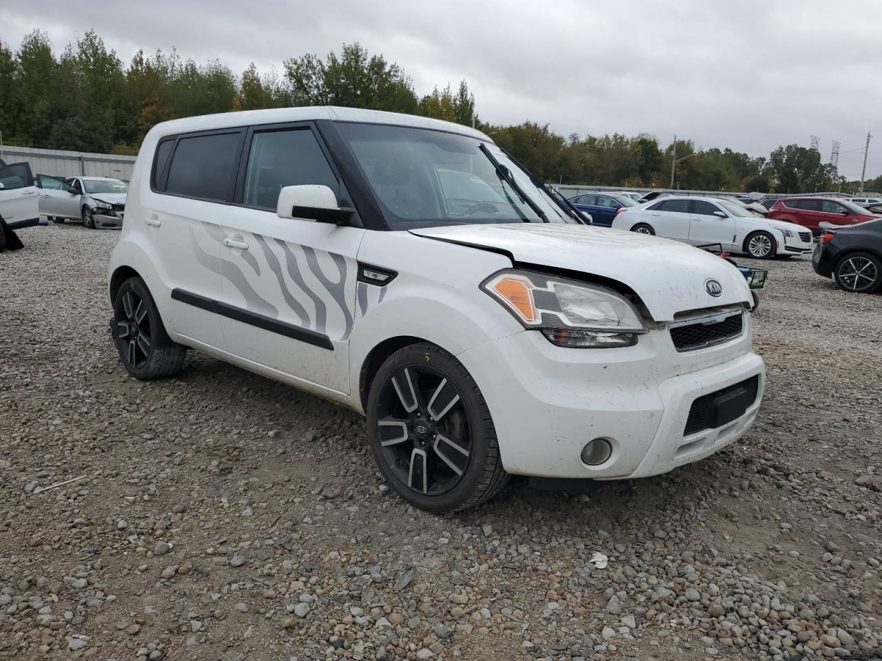 2011 KIA Soul VIN KNDJT2A29B7276615 Copart auction photo, vandalism damage thumbnail 4