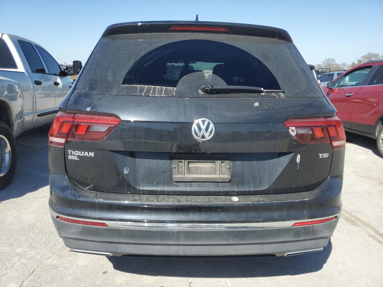 2018 Volkswagen Tiguan VIN 3VV3B7AX9JM111660 Copart auction photo, side / front end damage thumbnail 6