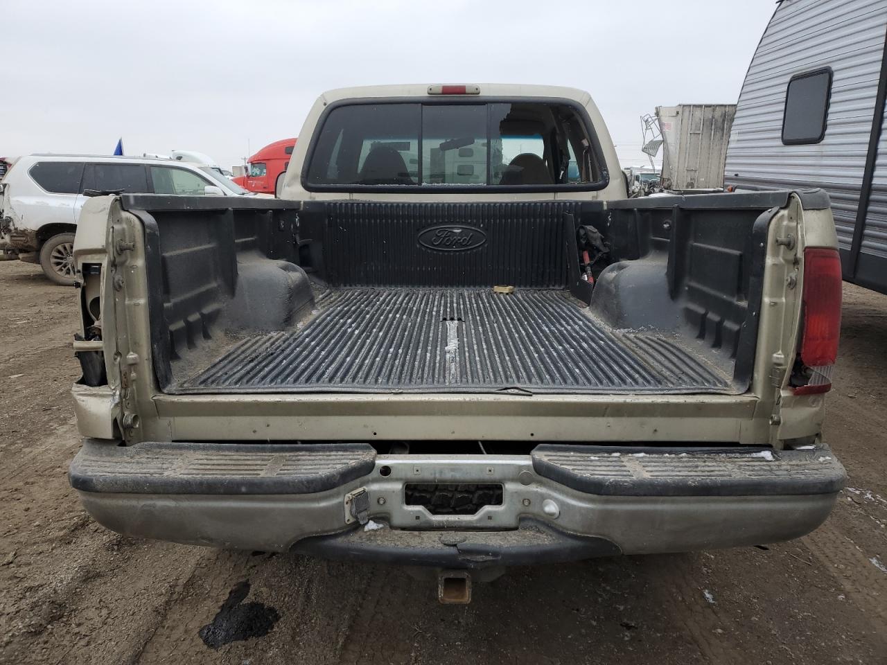 2001 Ford F250 VIN 1FTNX21F11EA22593 Copart auction photo, front end / side damage thumbnail 6