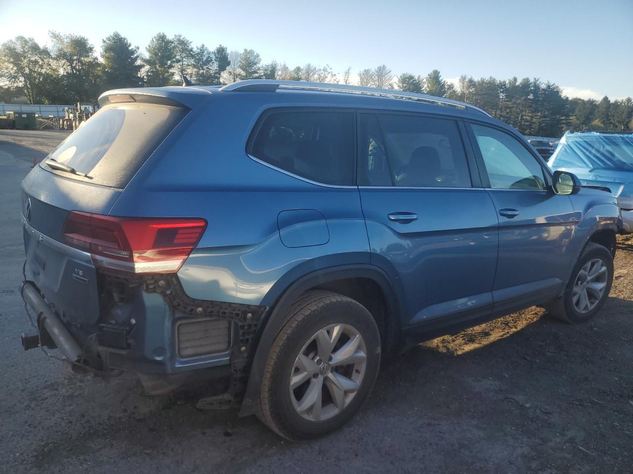 2019 Volkswagen Atlas VIN 1V2GR2CA5KC606074 Copart auction photo, front end / rear end damage thumbnail 3