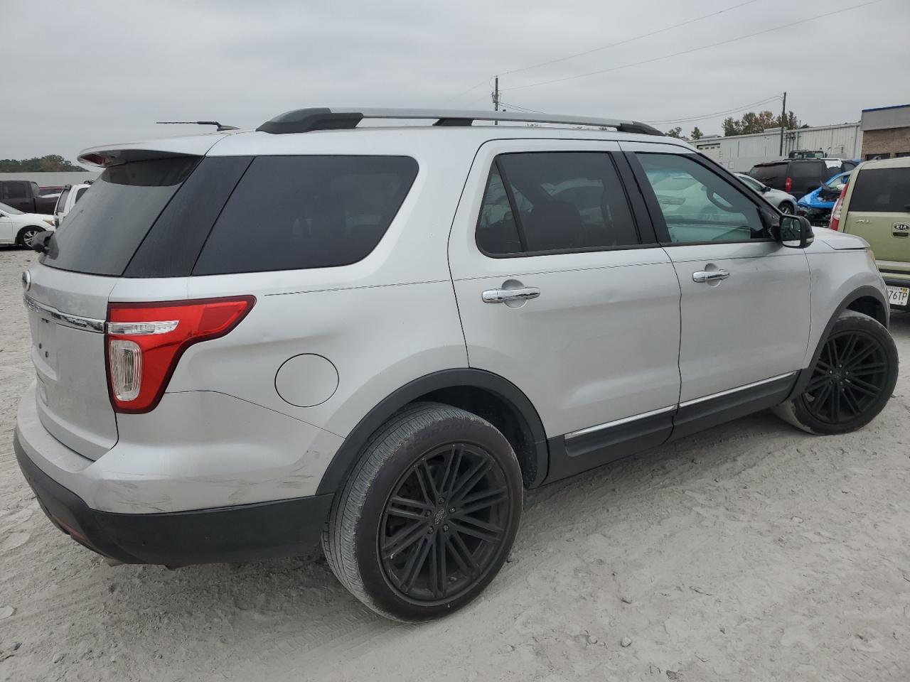 2013 Ford Explorer VIN 1FM5K7D86DGA09965 Copart auction photo, minor dent/scratches / side damage thumbnail 3