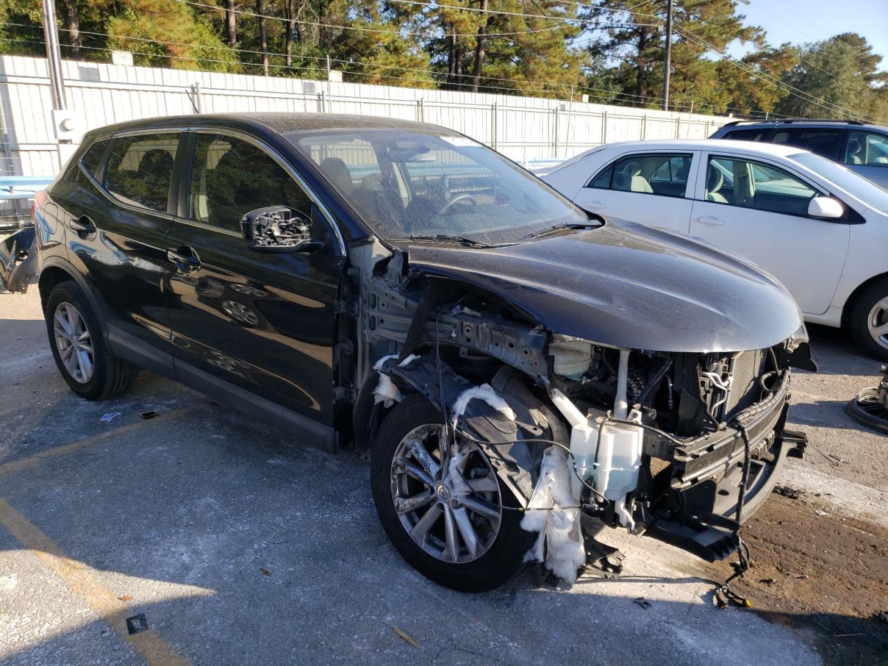 2017 Nissan Rogue VIN JN1BJ1CP3HW019366 Copart auction photo, front end damage thumbnail 4