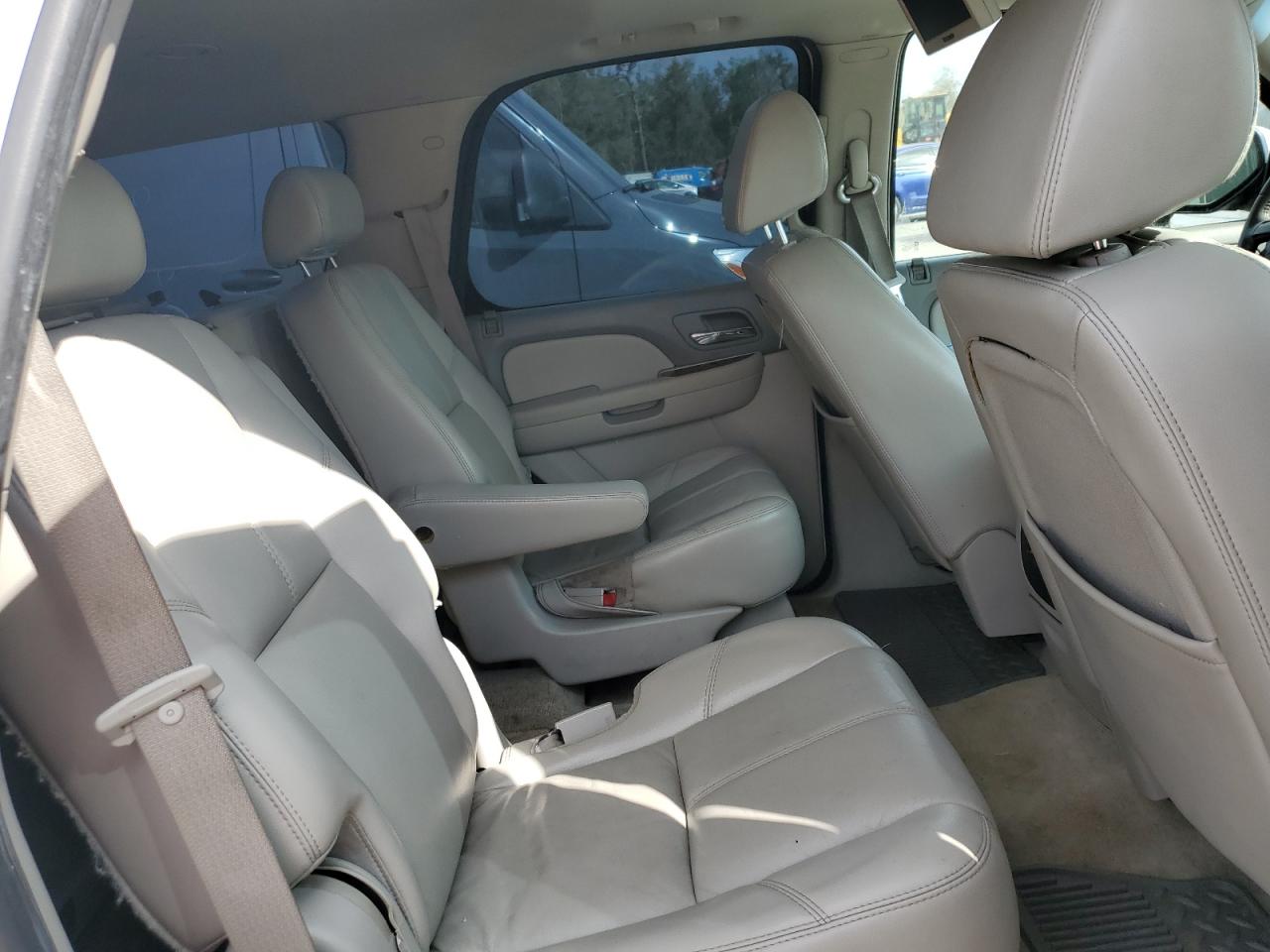 2007 Chevrolet Tahoe VIN 1GNFK130X7R361867 Copart auction photo, water/flood damage thumbnail 11