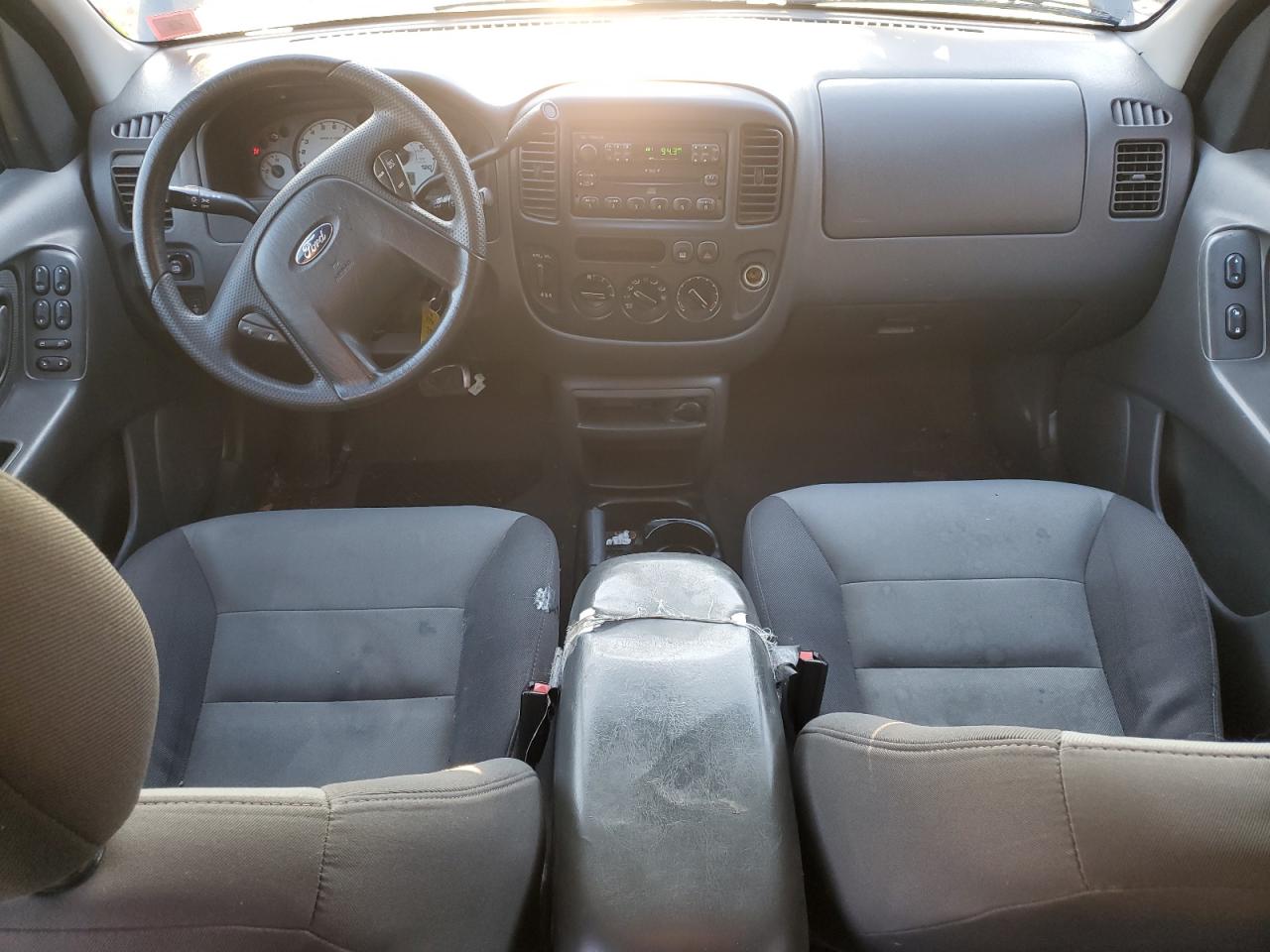 2004 Ford Escape VIN 1FMCU92134KB88319 Copart auction photo, all over / side damage thumbnail 8