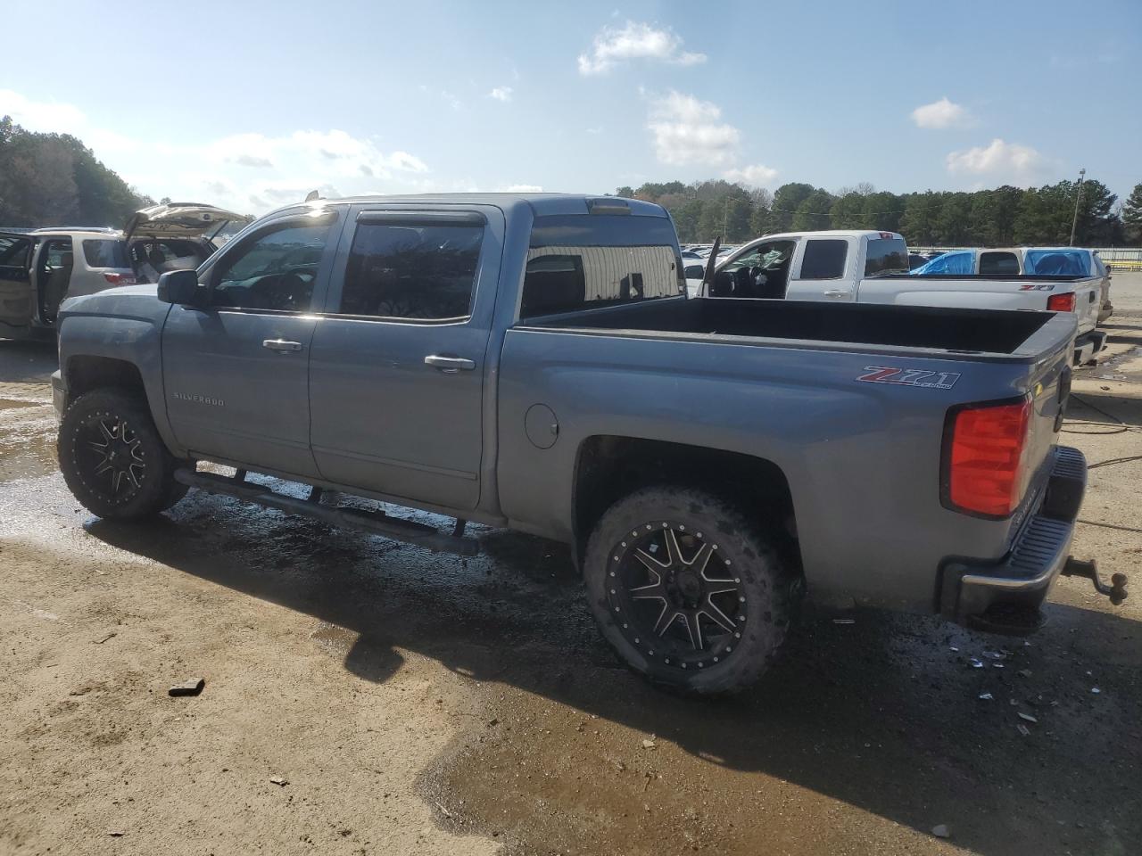 2015 Chevrolet Silverado VIN 3GCUKREC1FG536849 Copart auction photo, front end / minor dent/scratches damage thumbnail 2
