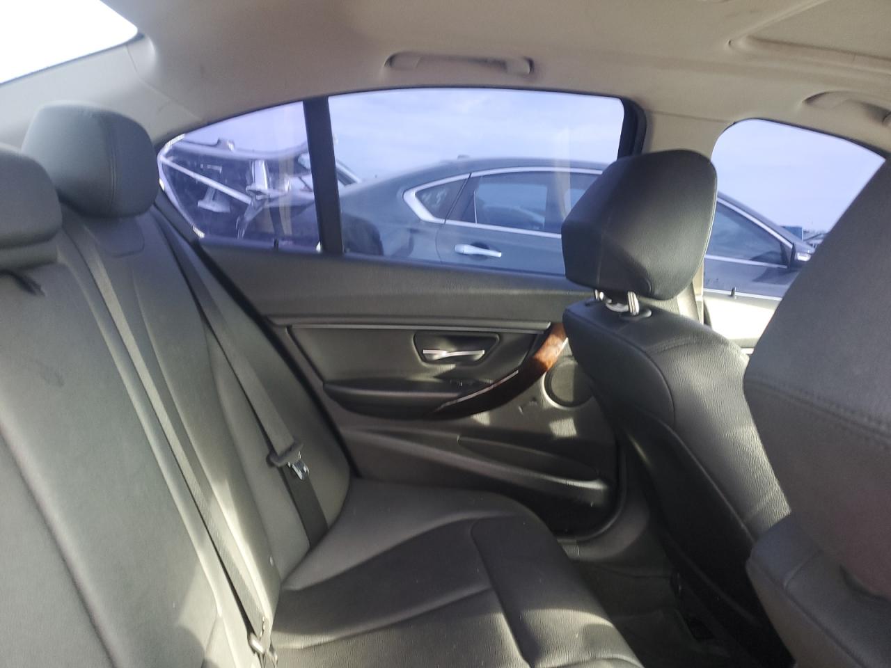 2015 BMW 3er VIN WBA3C3C5XFP663733 Copart auction photo, front end damage thumbnail 10