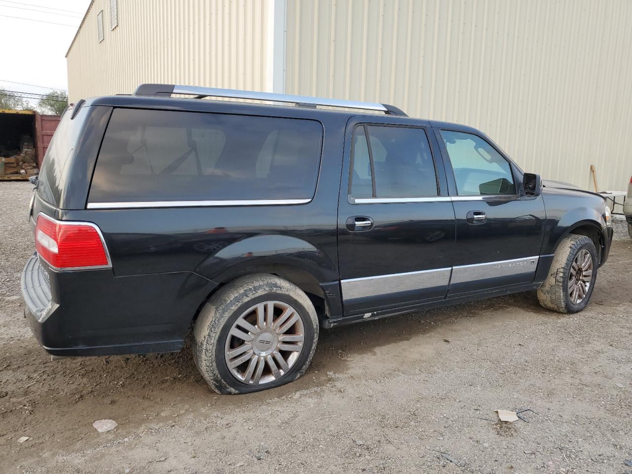 2010 Lincoln Navigator VIN 5LMJJ3J50AEJ09374 Copart auction photo, front end / rear end damage thumbnail 3