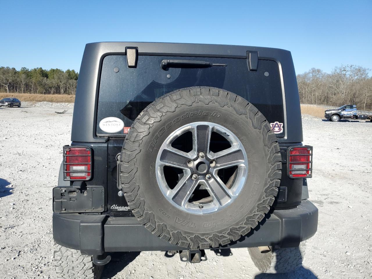 2015 Jeep Wrangler VIN 1C4HJWDG2FL692957 Copart auction photo, front end / minor dent/scratches damage thumbnail 6
