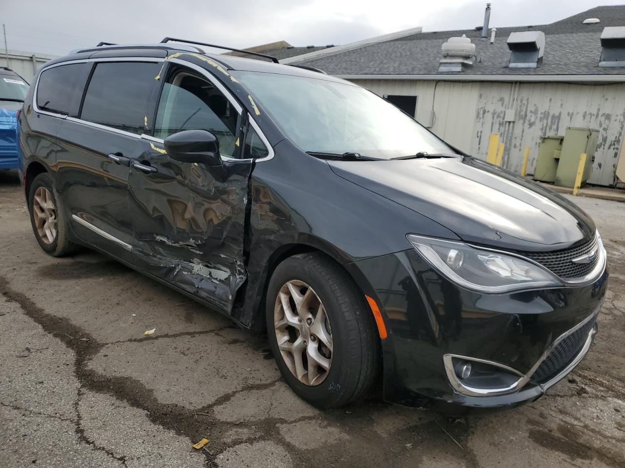 2017 Chrysler Pacifica VIN 2C4RC1EG9HR591943 Copart auction photo, side / minor dent/scratches damage thumbnail 4