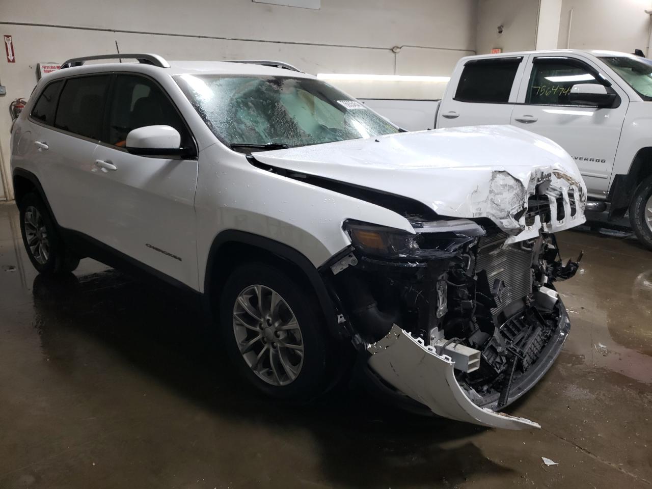 2019 Jeep Grand Cherokee VIN 1C4PJLLN9KD266326 Copart auction photo, front end damage thumbnail 4