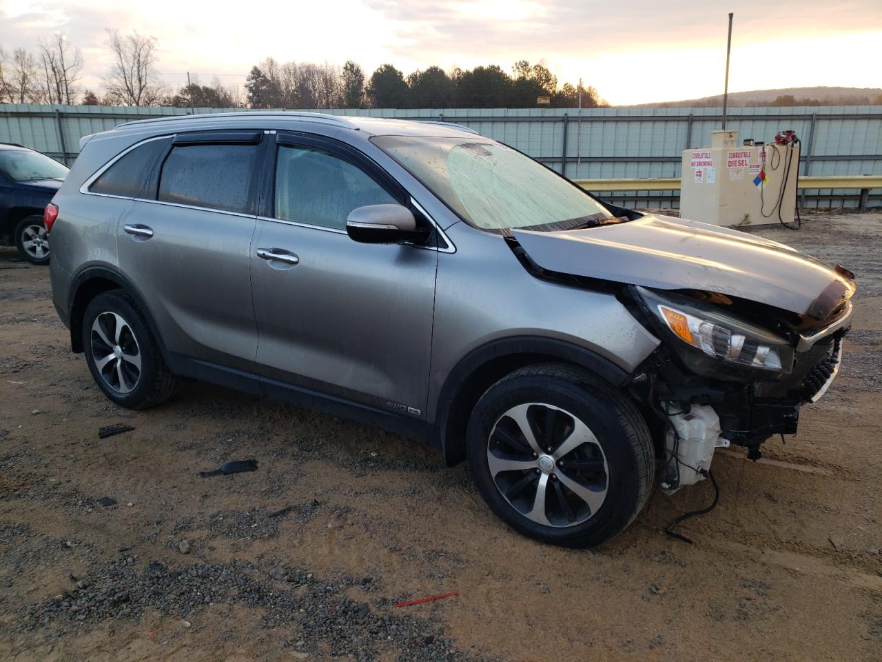2017 KIA Sorento VIN 5XYPHDA5XHG289872 Copart auction photo, front end / undercarriage damage thumbnail 4