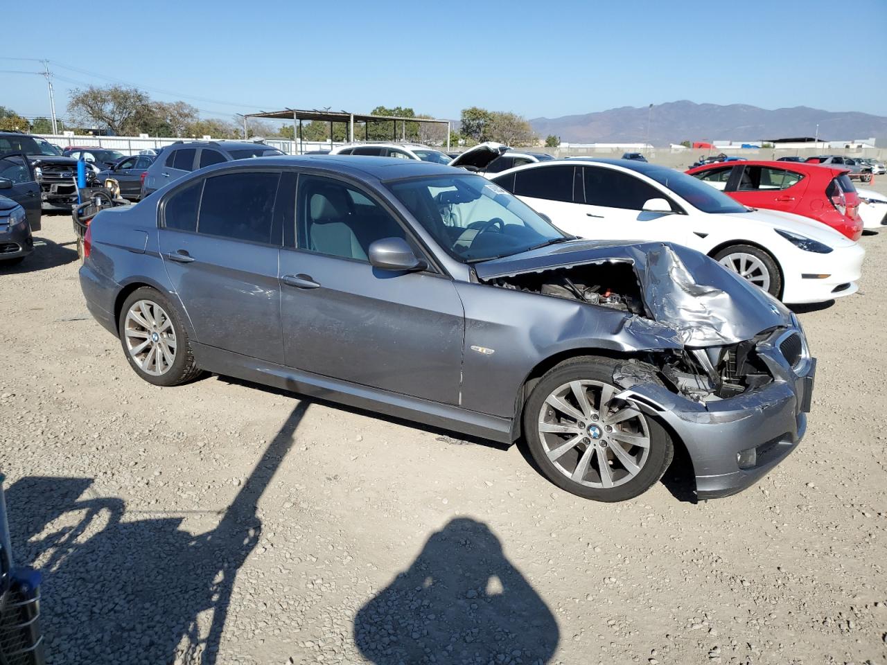2011 BMW 3er VIN WBAPH5G52BNM75626 Copart auction photo, front end damage thumbnail 4