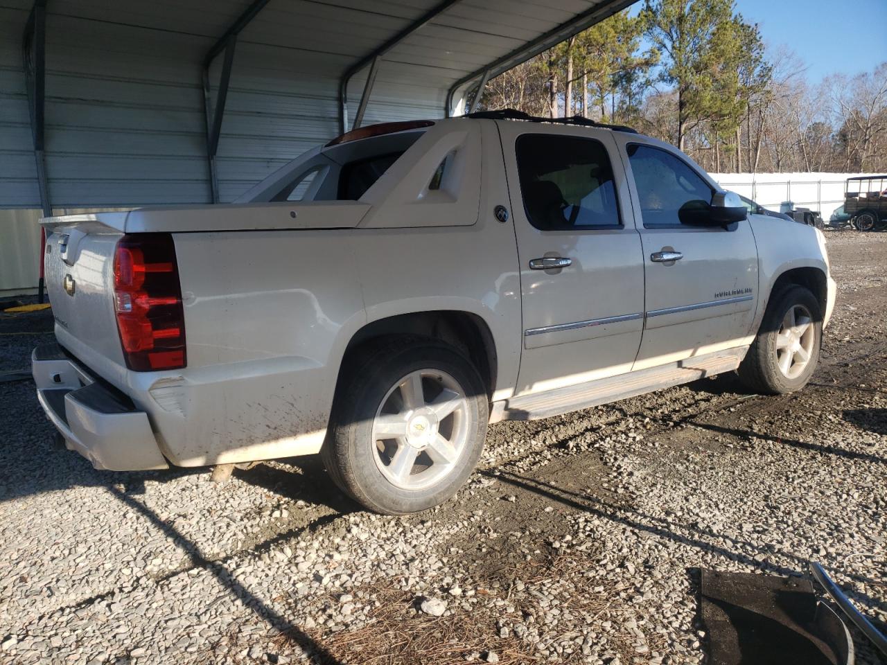 2013 Chevrolet Avalanche VIN 3GNMCGE09DG328150 Copart auction photo, front end / side damage thumbnail 3