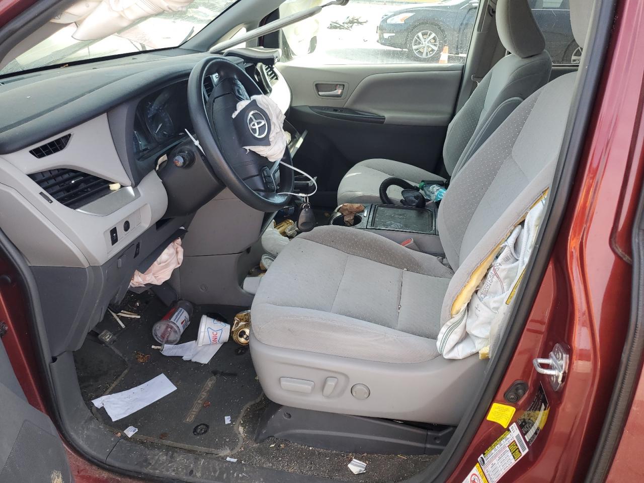 2018 Toyota Sienna VIN 5TDKZ3DC4JS911452 Copart auction photo, front end / all over damage thumbnail 7
