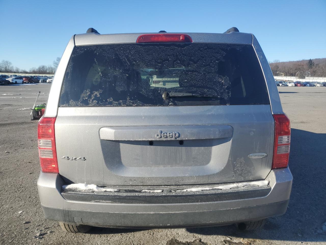 2015 Jeep Liberty (Patriot) VIN 1C4NJRFB1FD176489 Copart auction photo, all over damage thumbnail 6