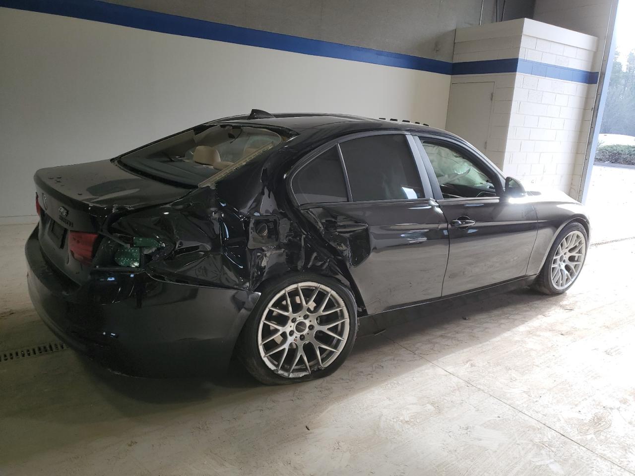 2018 BMW 3er VIN WBA8E5G52JNV02450 Copart auction photo, all over damage thumbnail 3