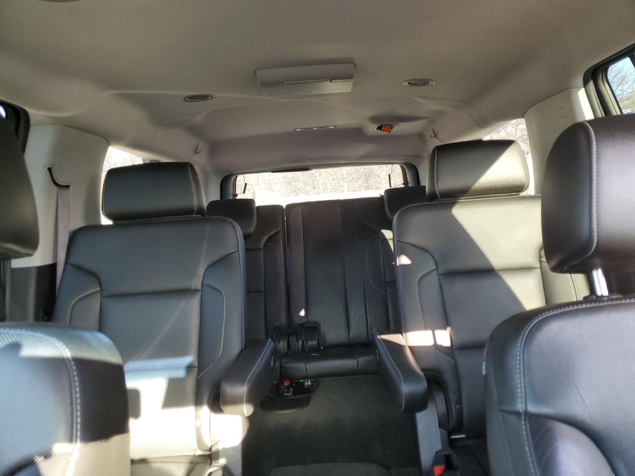 2015 Chevrolet Suburban VIN 1GNSKKKC4FR165518 Copart auction photo, front end / minor dent/scratches damage thumbnail 10