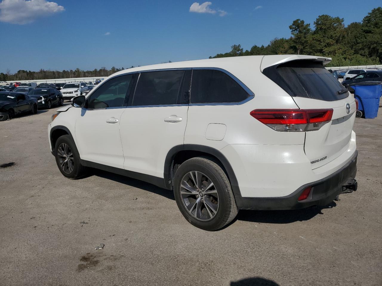 2019 Toyota Highlander VIN 5TDZARFH3KS055516 Copart auction photo, front end damage thumbnail 2