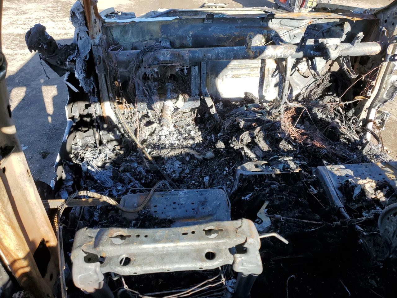 2020 Chevrolet Silverado VIN 3GCUYEET6LG130732 Copart auction photo, burn damage thumbnail 8