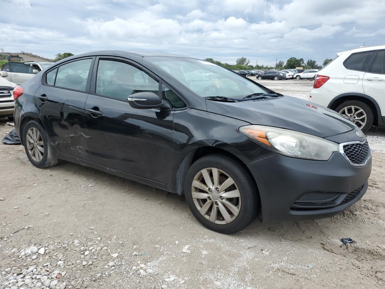 2014 KIA Forte VIN KNAFX4A64E5062315 Copart auction photo, normal wear / minor dent/scratches damage thumbnail 4