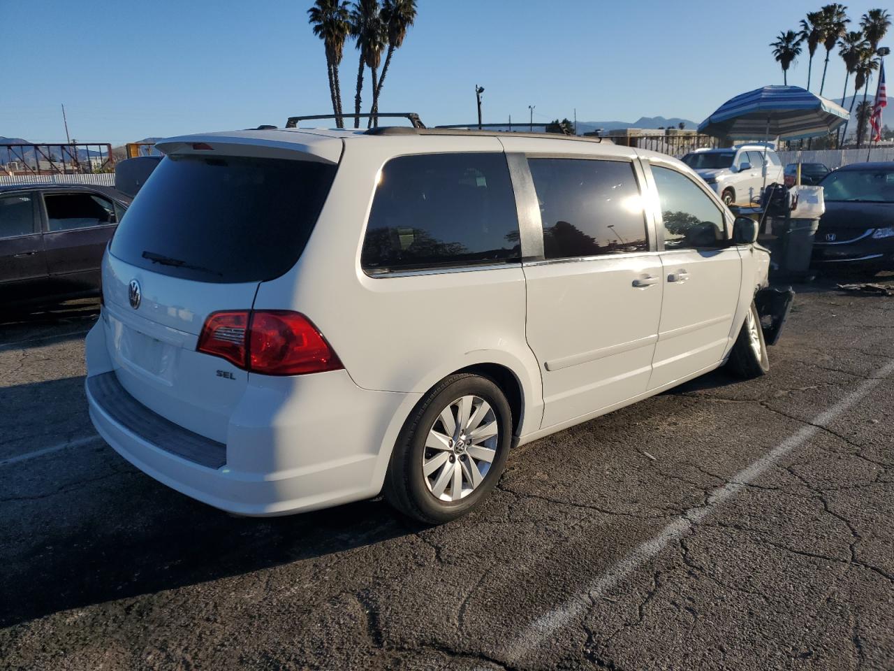 2012 Volkswagen Routan VIN 2C4RVACG3CR293961 Copart auction photo, front end / undercarriage damage thumbnail 3