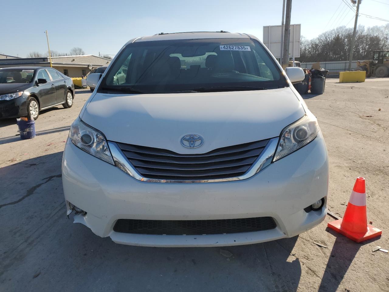2015 Toyota Sienna VIN 5TDYK3DC8FS640398 Copart auction photo, front end damage thumbnail 5