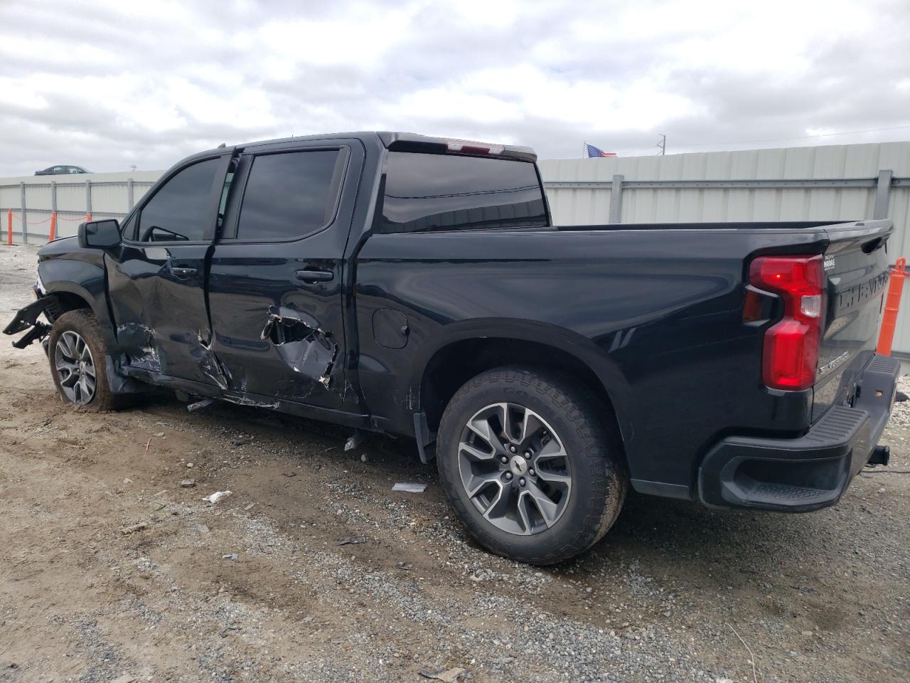 2022 Chevrolet Silverado VIN 1GCUDEED9NZ584643 Copart auction photo, side / front end damage thumbnail 2
