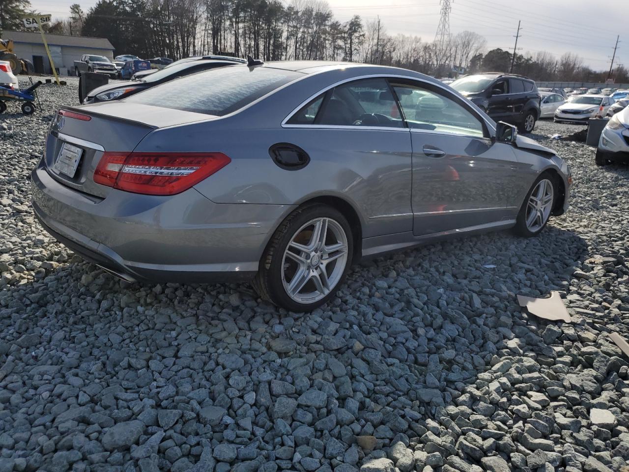 2011 Mercedes-Benz E-klasse VIN WDDKJ7CB9BF117416 Copart auction photo, front end damage thumbnail 3