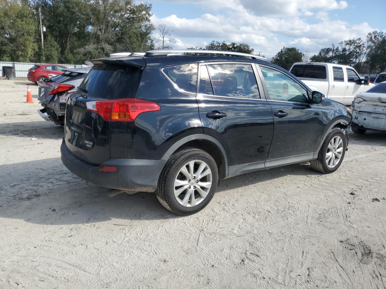 2015 Toyota RAV 4 VIN 2T3DFREV8FW234397 Copart auction photo, front end damage thumbnail 3