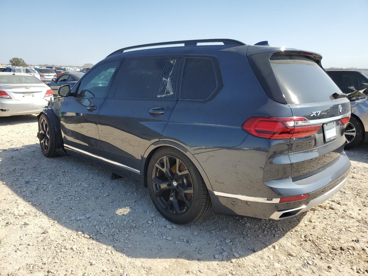 2022 BMW X7 VIN 5UXCW2C0XN9K10156 Copart auction photo, vandalism / stripped damage thumbnail 2